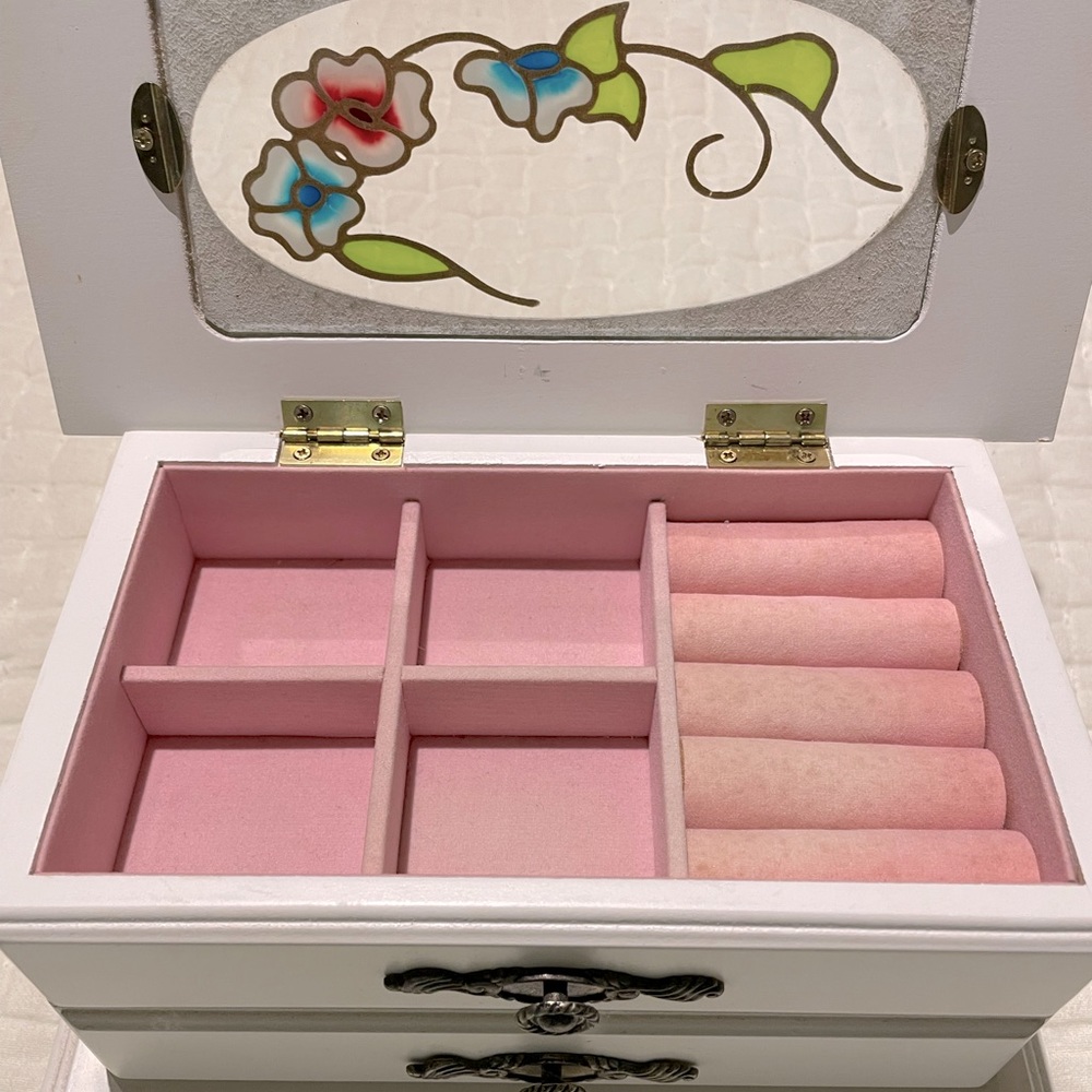 White jewelry box with pink trim